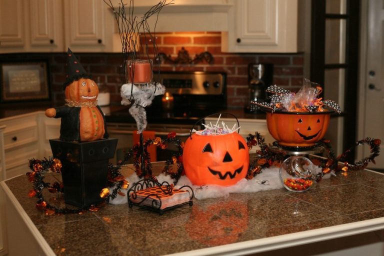 Quick and Easy Halloween Party Decoration Ideas for the Last Minute?